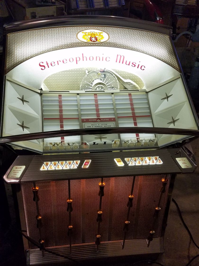 Wurlitzer 2510 jukebox, 1961, lit up